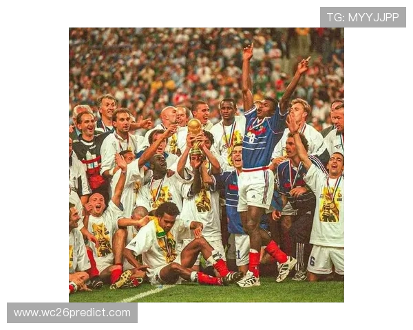 1998世界杯冠军:法国队夺冠背后的团队合作与教练策略解析 1998世界杯冠军:法国队夺冠背后的团队合作与教练策略解析